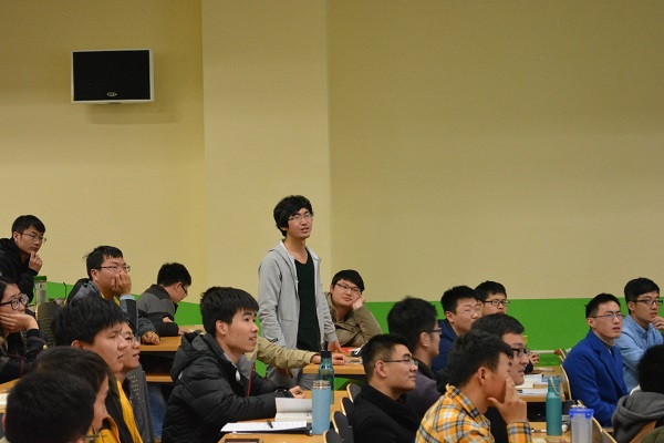 说明: D:\资料\活动资料\物理所\2016届研会\活动\雁栖湖交流\雁栖湖交流会精选照片\提问环节5.JPG