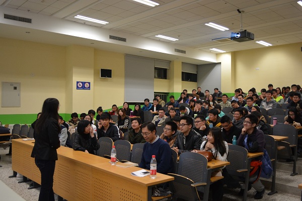 说明: D:\资料\活动资料\物理所\2016届研会\活动\雁栖湖交流\雁栖湖交流会精选照片\提问环节6.JPG